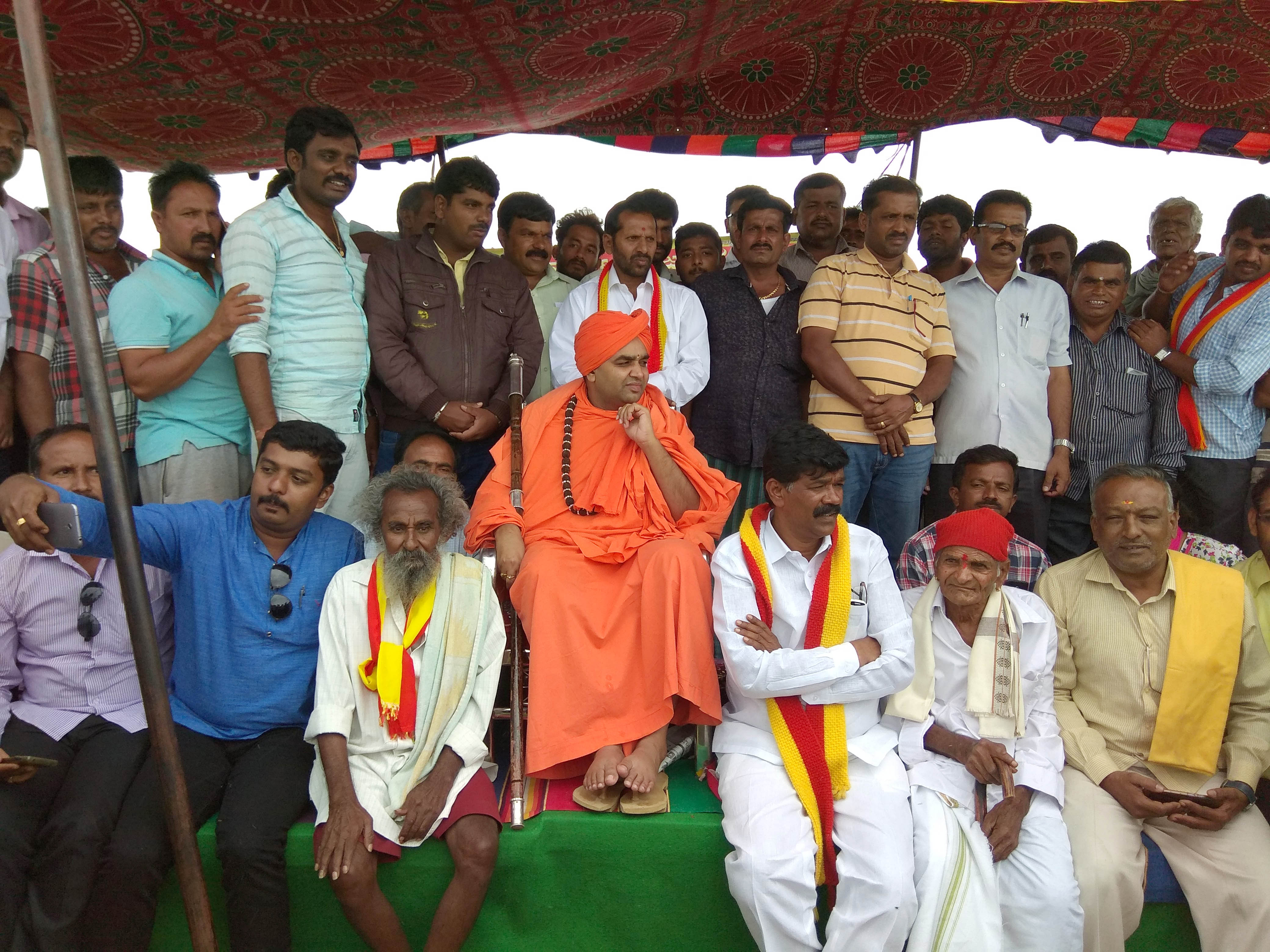 ದೇಶಹಳ್ಳಿ ಕೆರೆಯಲ್ಲಿ ಧರಣಿ 14ನೆ ದಿನಕ್ಕೆ